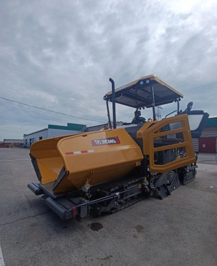 Асфальтоукладчик XCMG RP805S