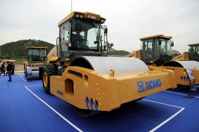 Грунтовый гидравлический виброкаток XCMG XS395